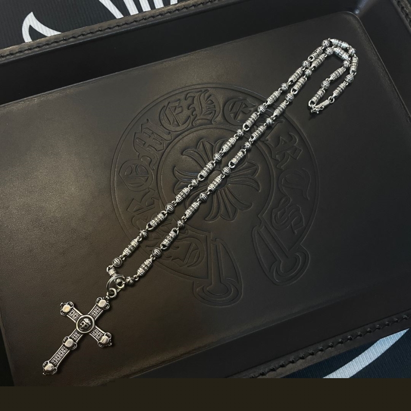 Ch**me He**ts necklaces